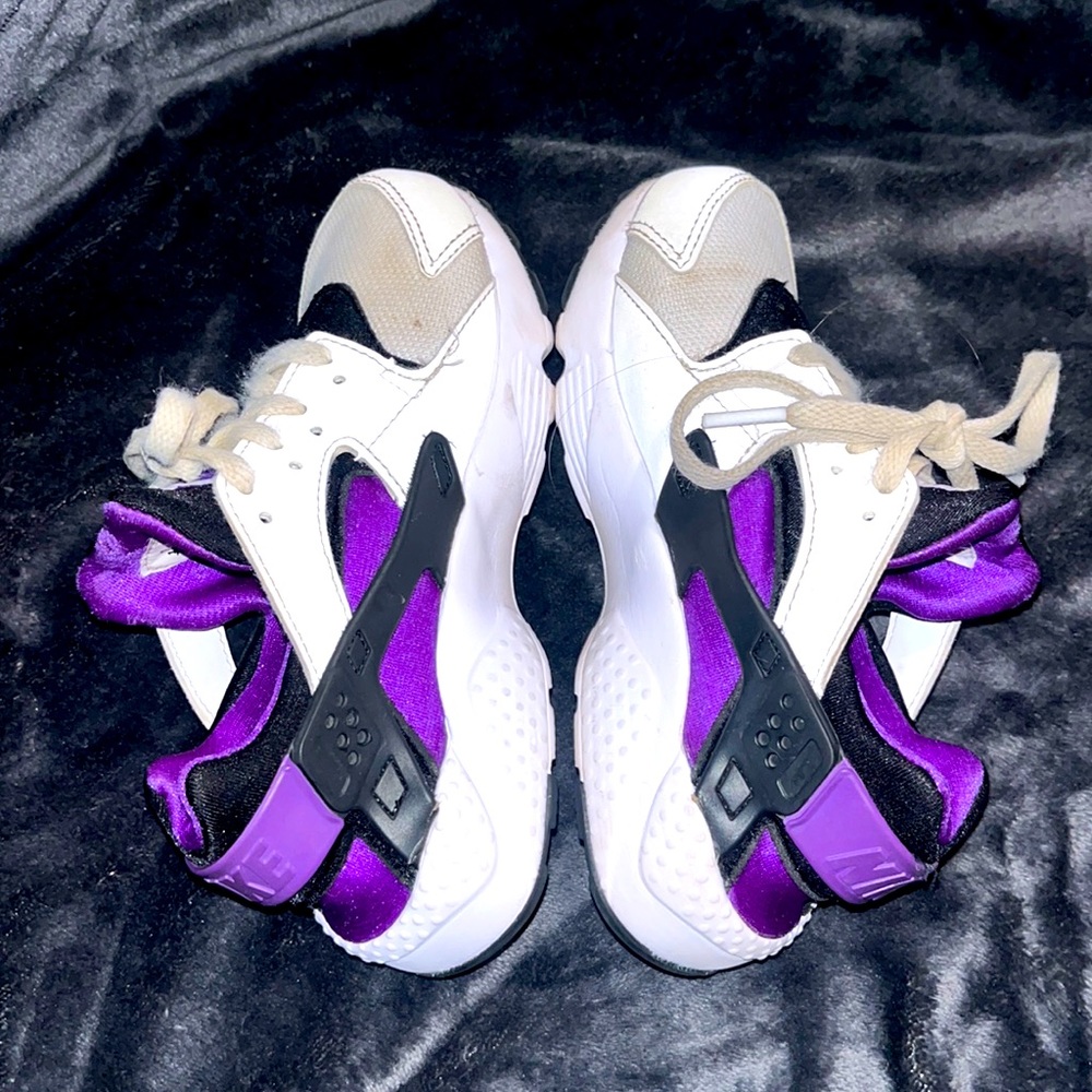 Kid’s purple and white Nike huaraches/Worn